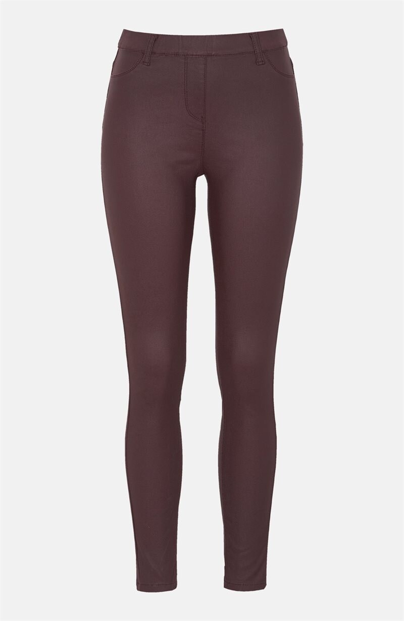 Läs mer om Stretchiga treggings med vaxad yta