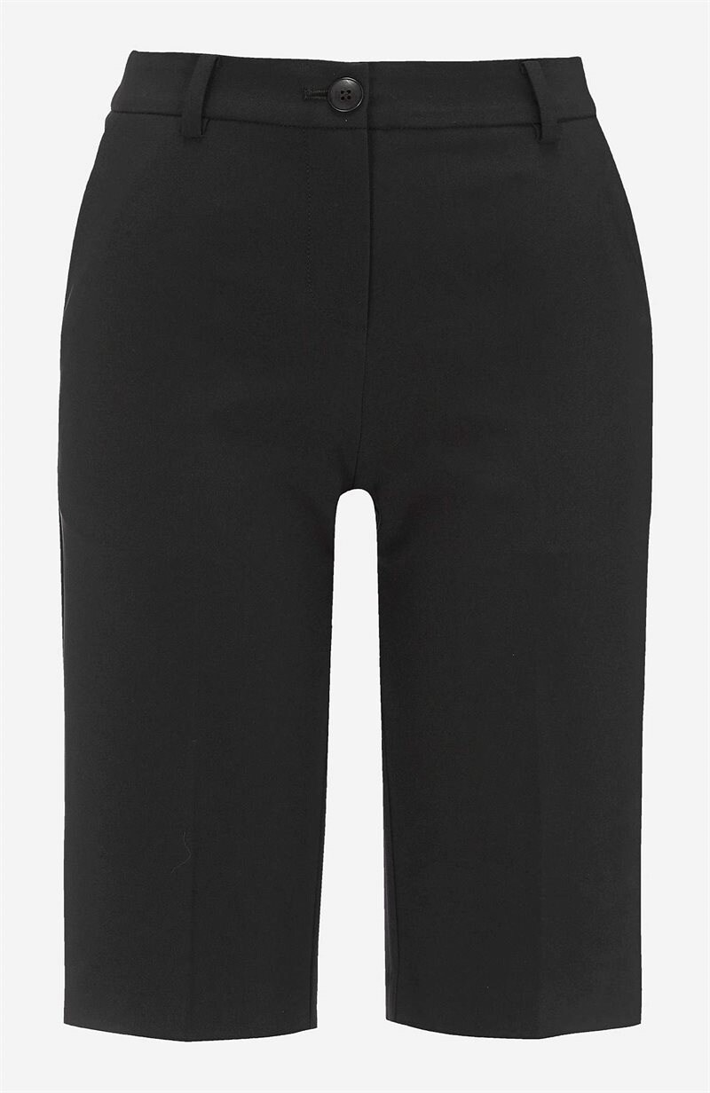 Läs mer om Cityshorts med pressveck