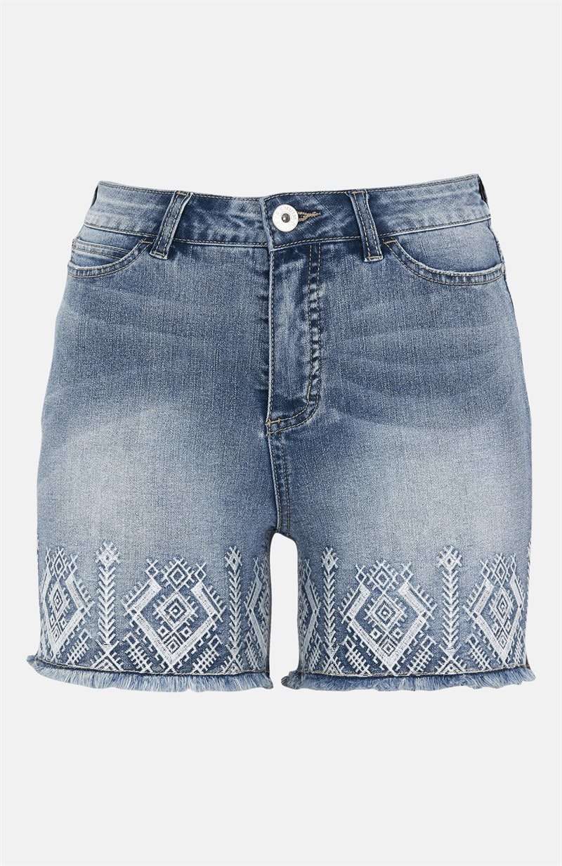Läs mer om Jeansshorts med brodyr