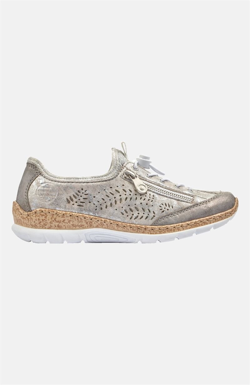Läs mer om Sneakers