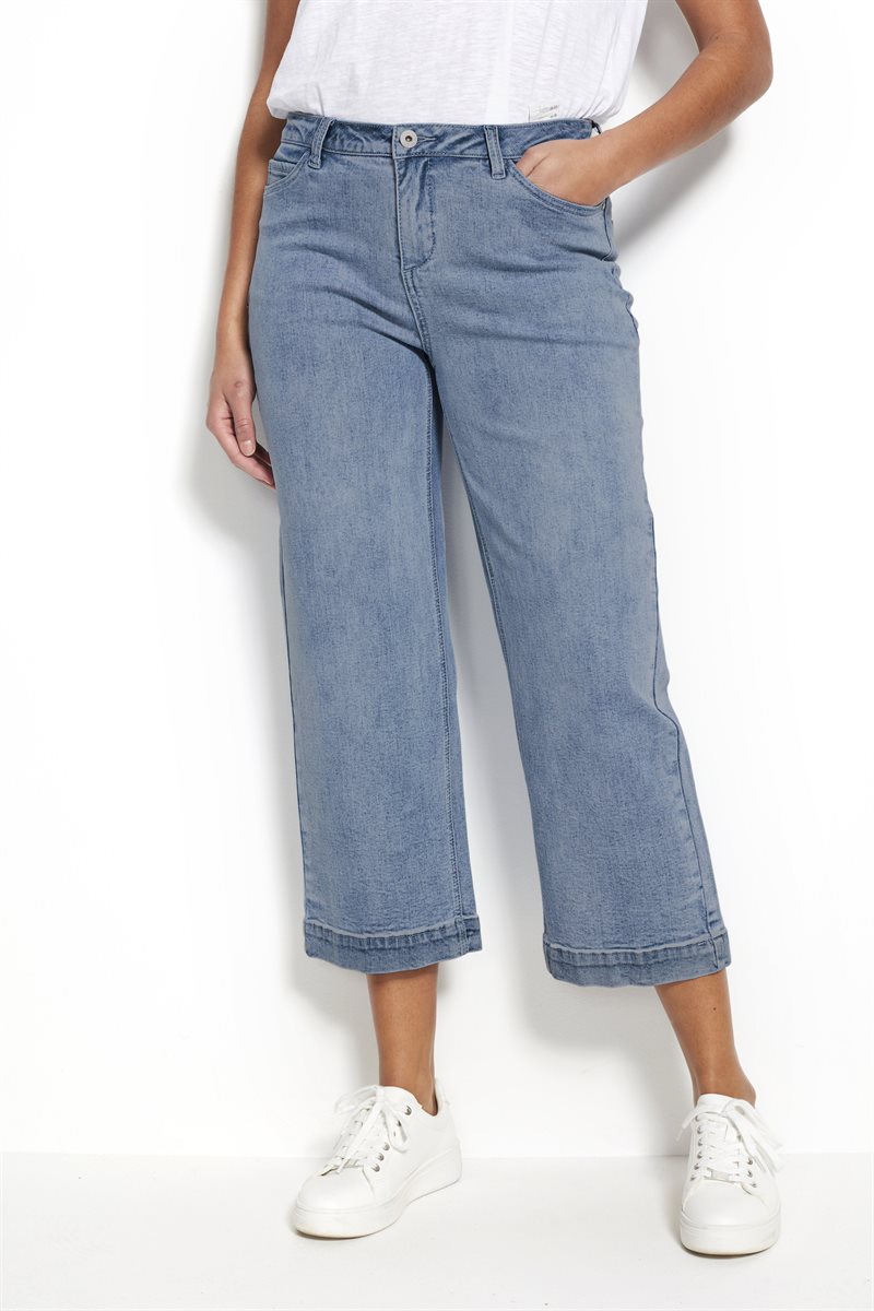 Läs mer om Stretchiga jeans i ankelmodell