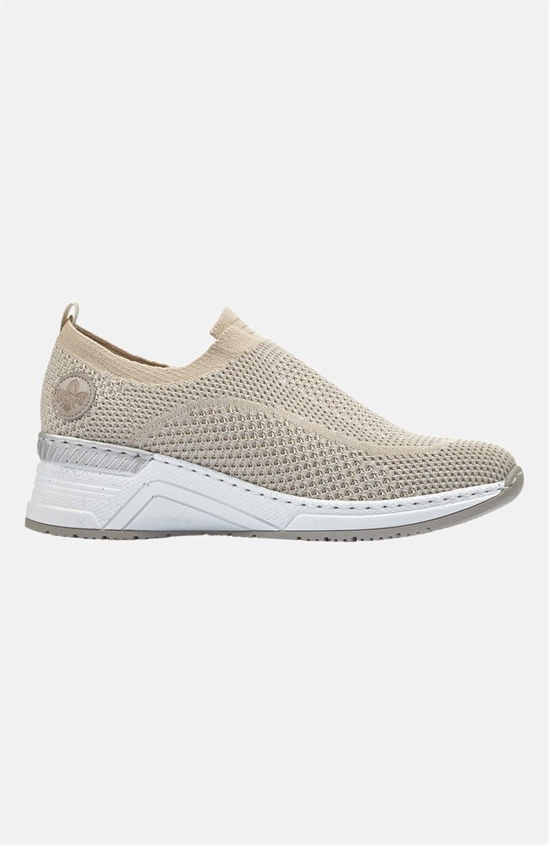 Läs mer om Stickade sneakers