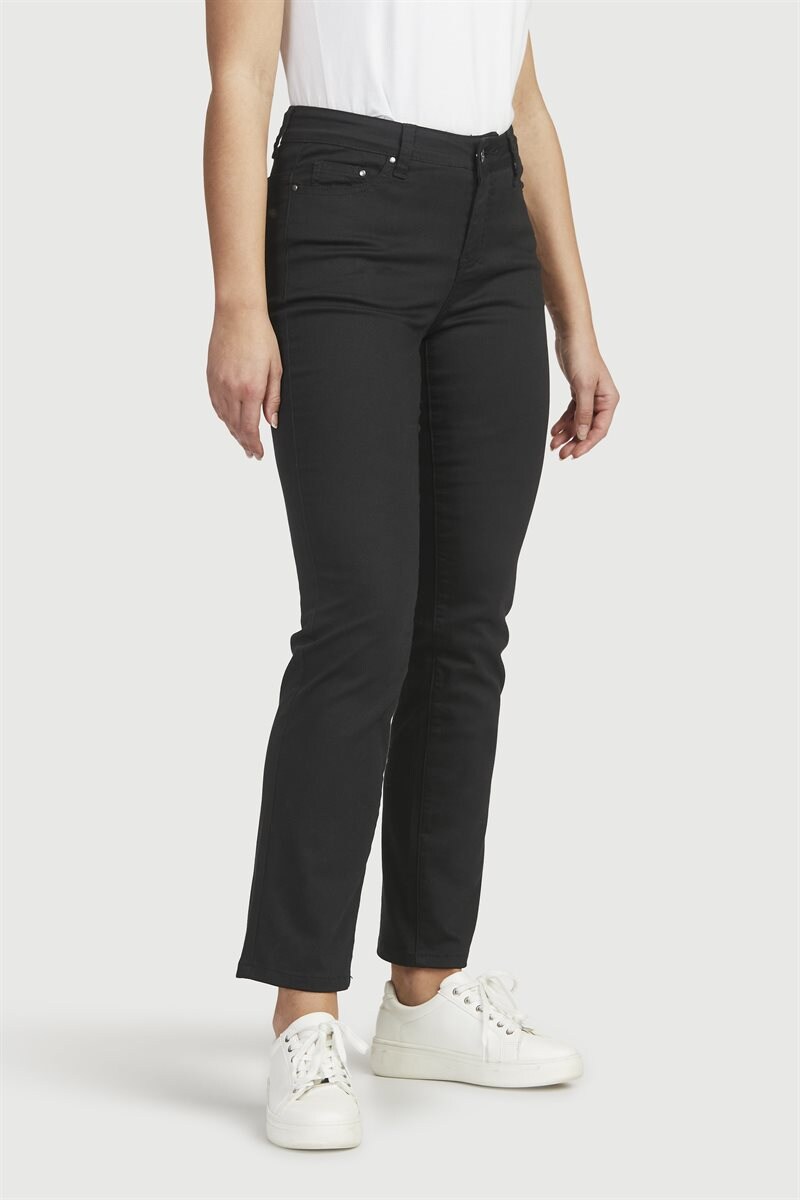 Läs mer om Raka jeans i femficksmodell