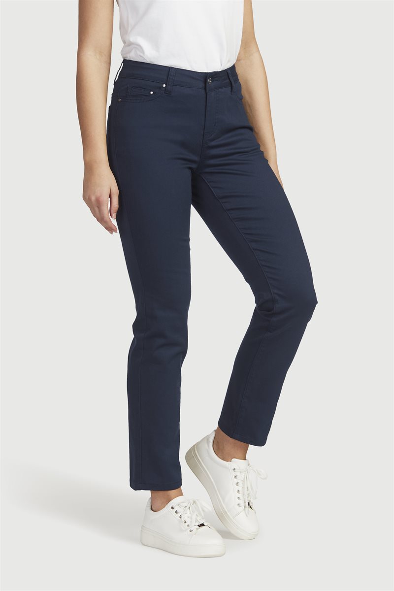 Läs mer om Raka jeans i femficksmodell