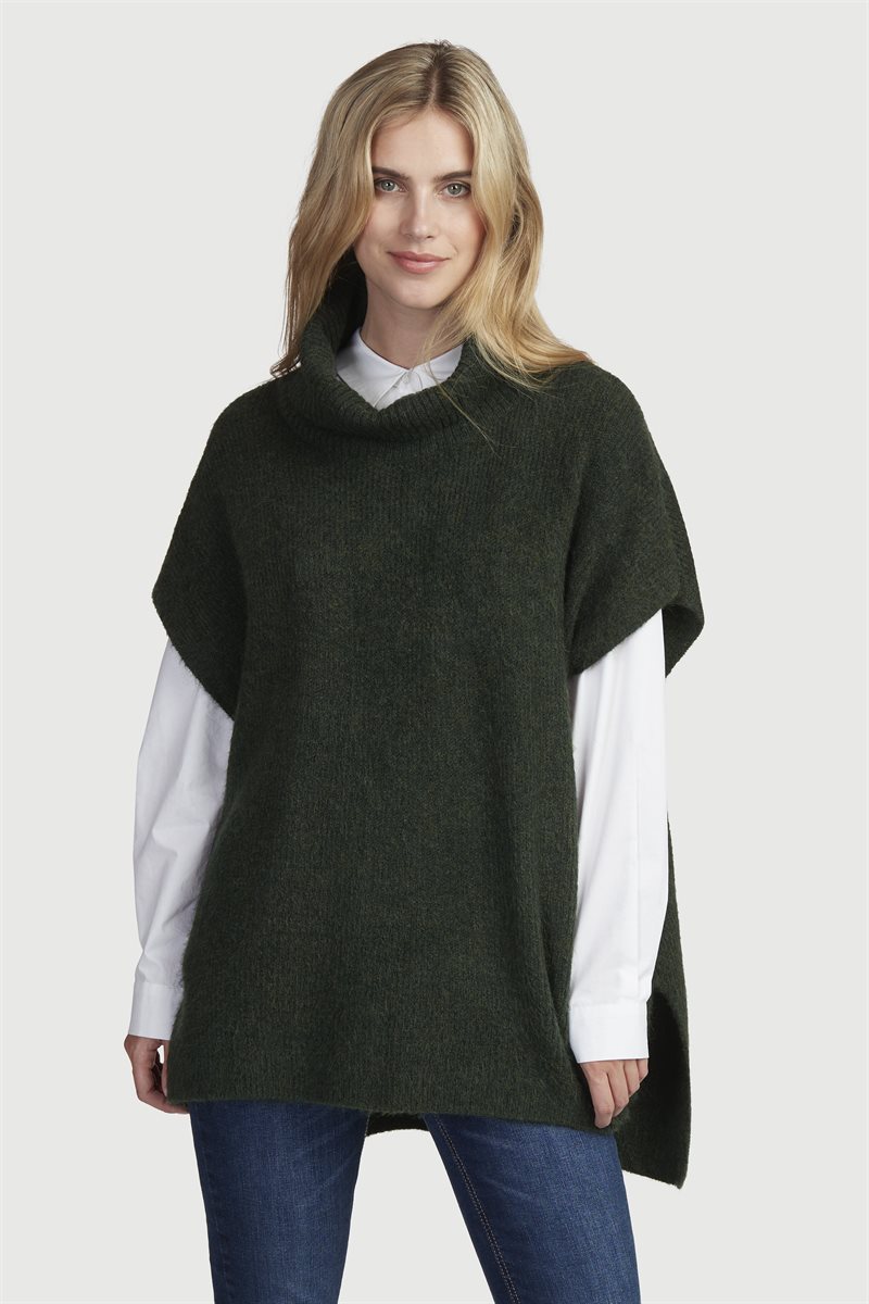 Läs mer om Poncho med polokrage och oversize fit