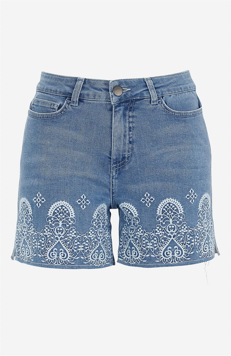 Läs mer om Broderade jeansshorts