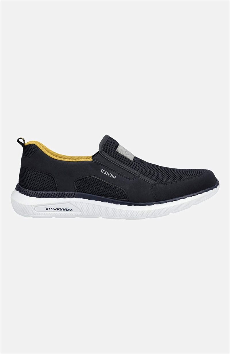 Läs mer om Sneakers