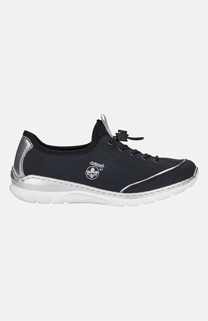 Läs mer om Sneakers
