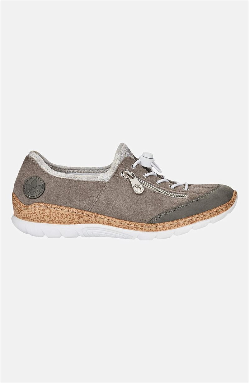 Läs mer om Sneakers