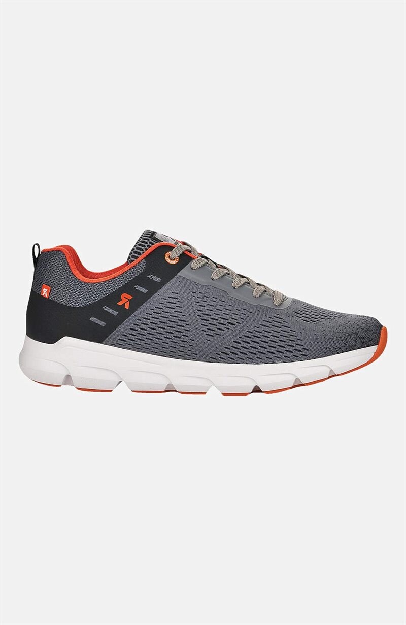 Läs mer om Sneakers