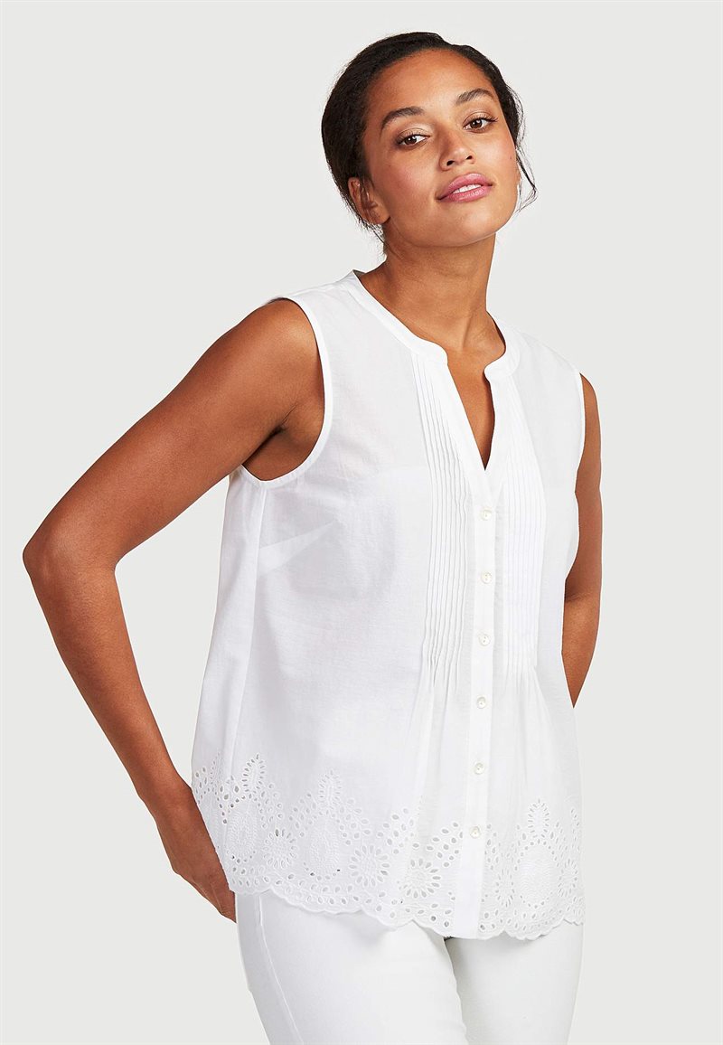 Läs mer om Blus i broderie anglaise