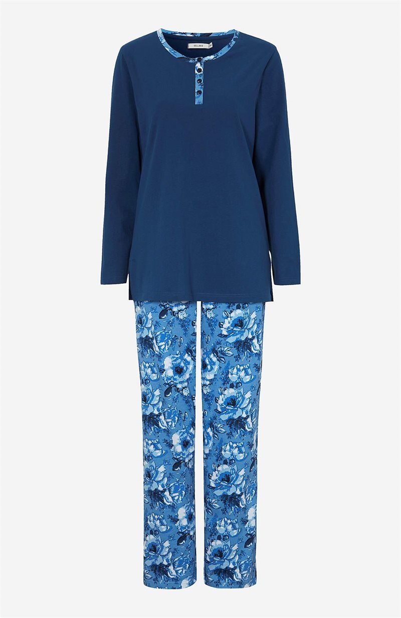 Läs mer om Blommönstrad pyjamas