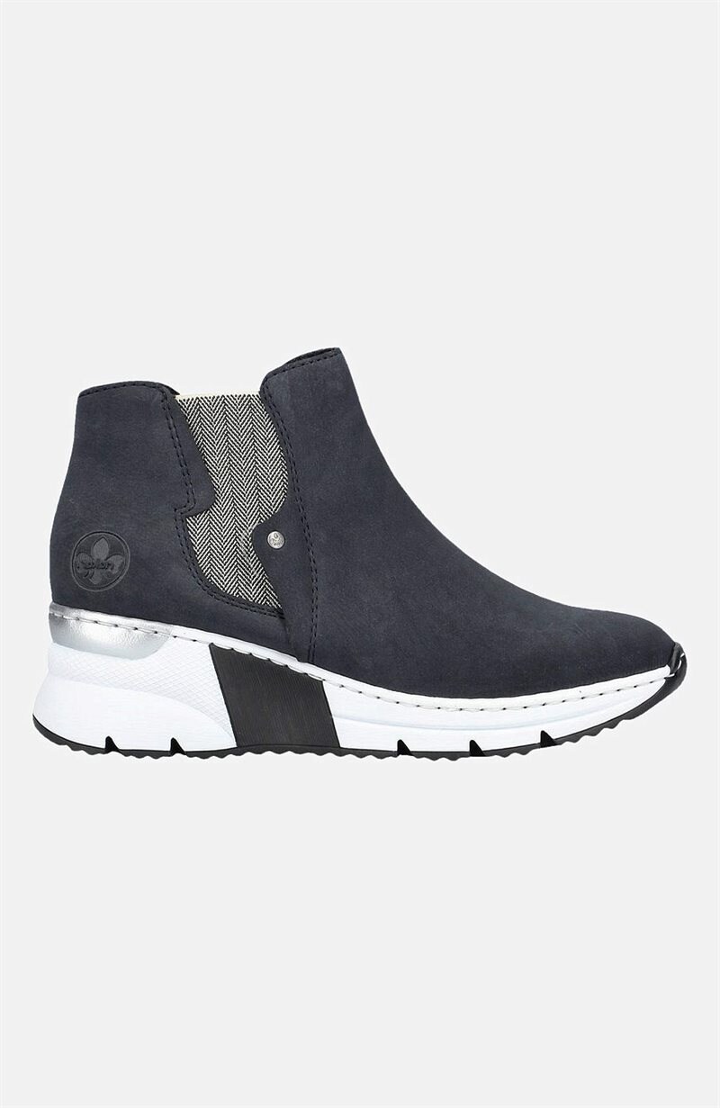Läs mer om Sneakerkängor med fleecefoder