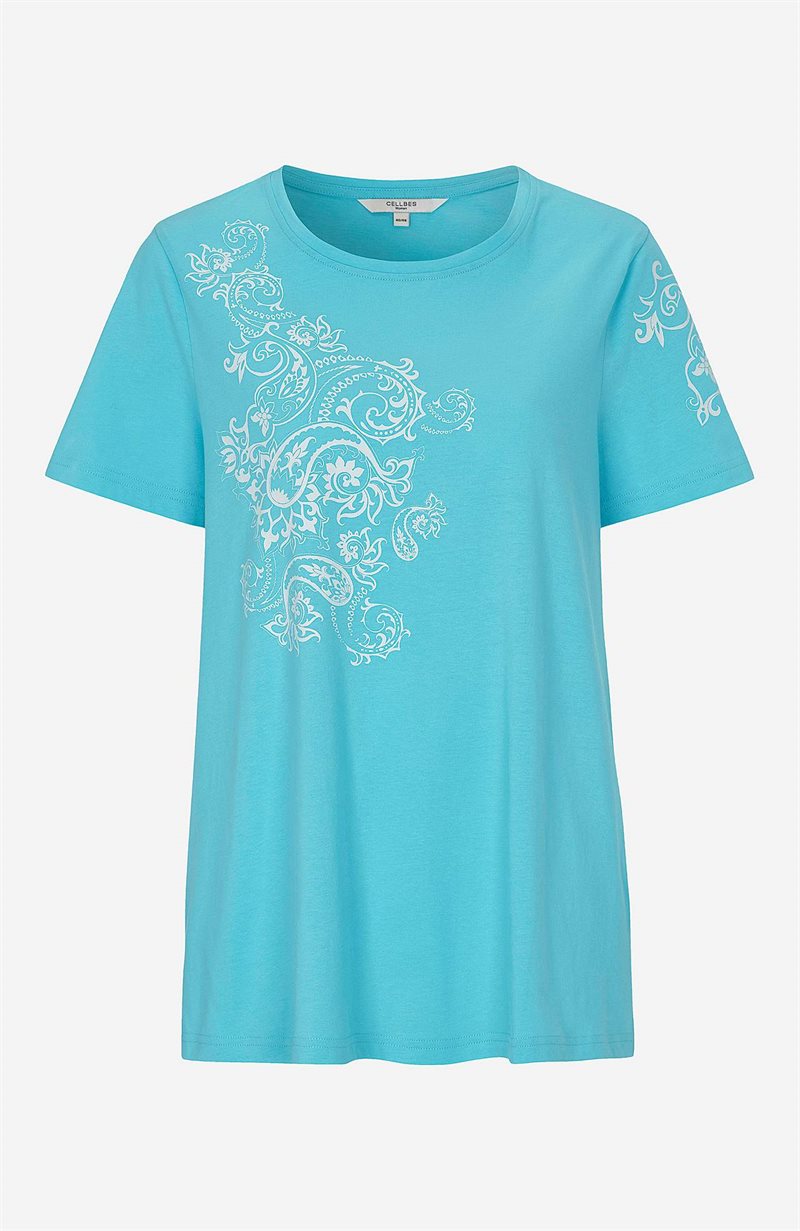 Läs mer om Mönstrad t-shirt