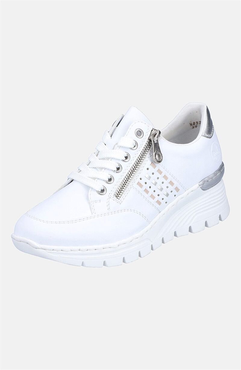 Läs mer om Sneaker med kilklack