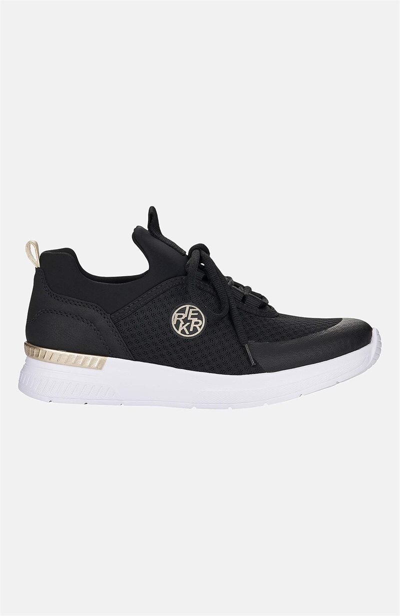 Läs mer om Lätt, slip-on sneaker med snörning