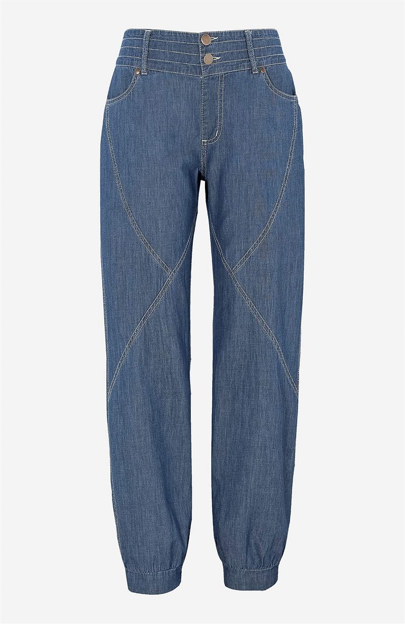 Läs mer om Rymlig byxa i lätt denim