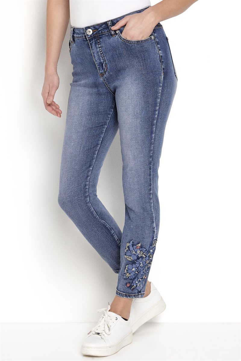 Läs mer om Stretchjeans med broderi