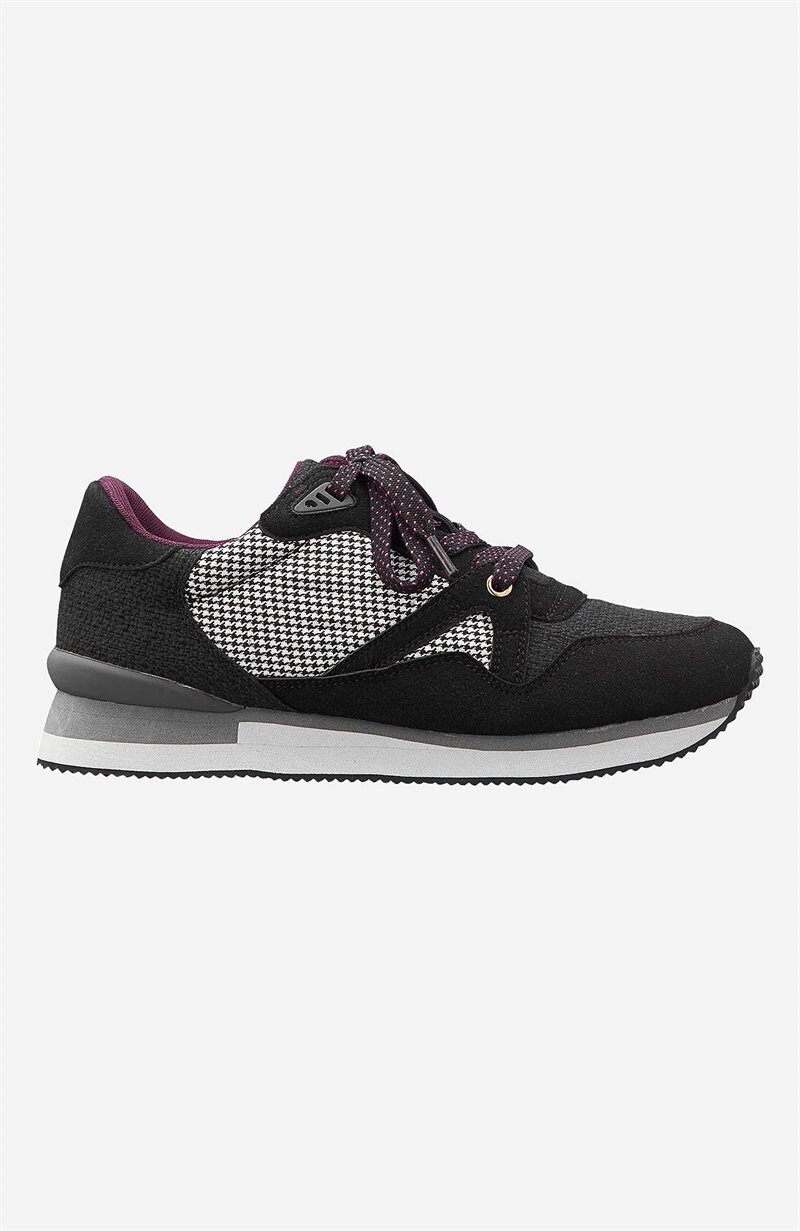 Läs mer om Sneakers Jassy