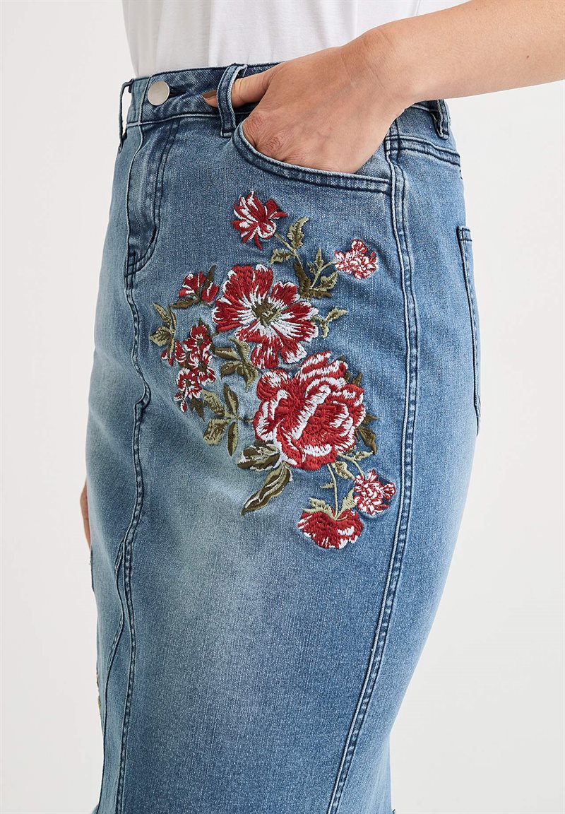 Jeanskjol med broderier Betty 26558