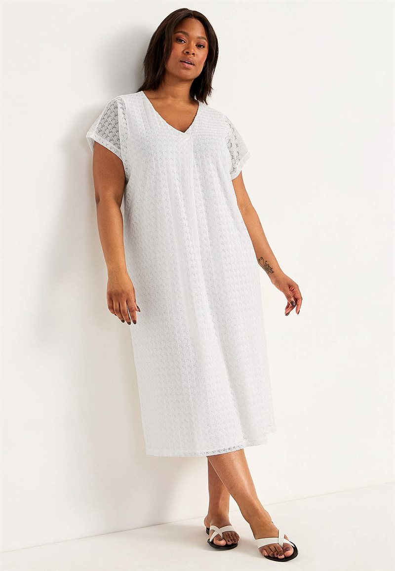 Klänning med vackert hålmönster Anna 30870