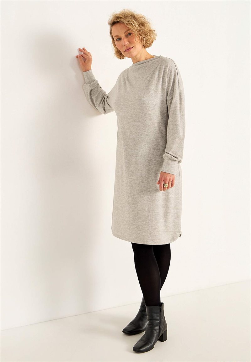 Trikåklänning med knytskärp 31631