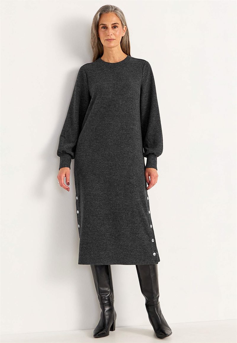 Supermjuk klänning med knappar 32155