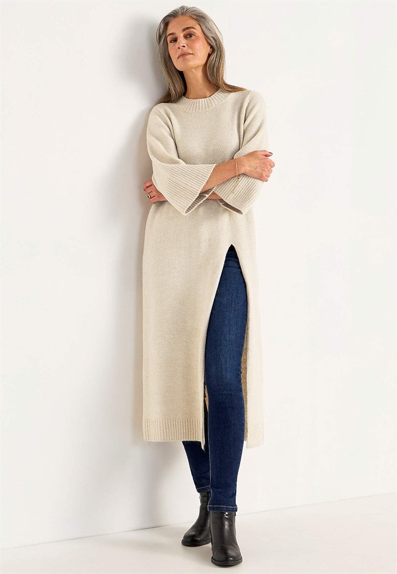 Stickad klänning med hög slits