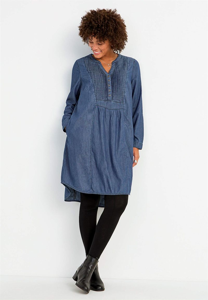 Rymlig jeansklänning