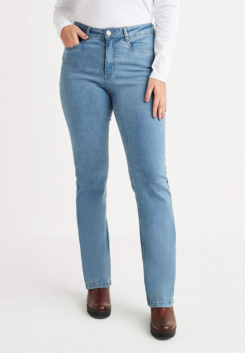 Lätt utsvängda jeans Nikita
