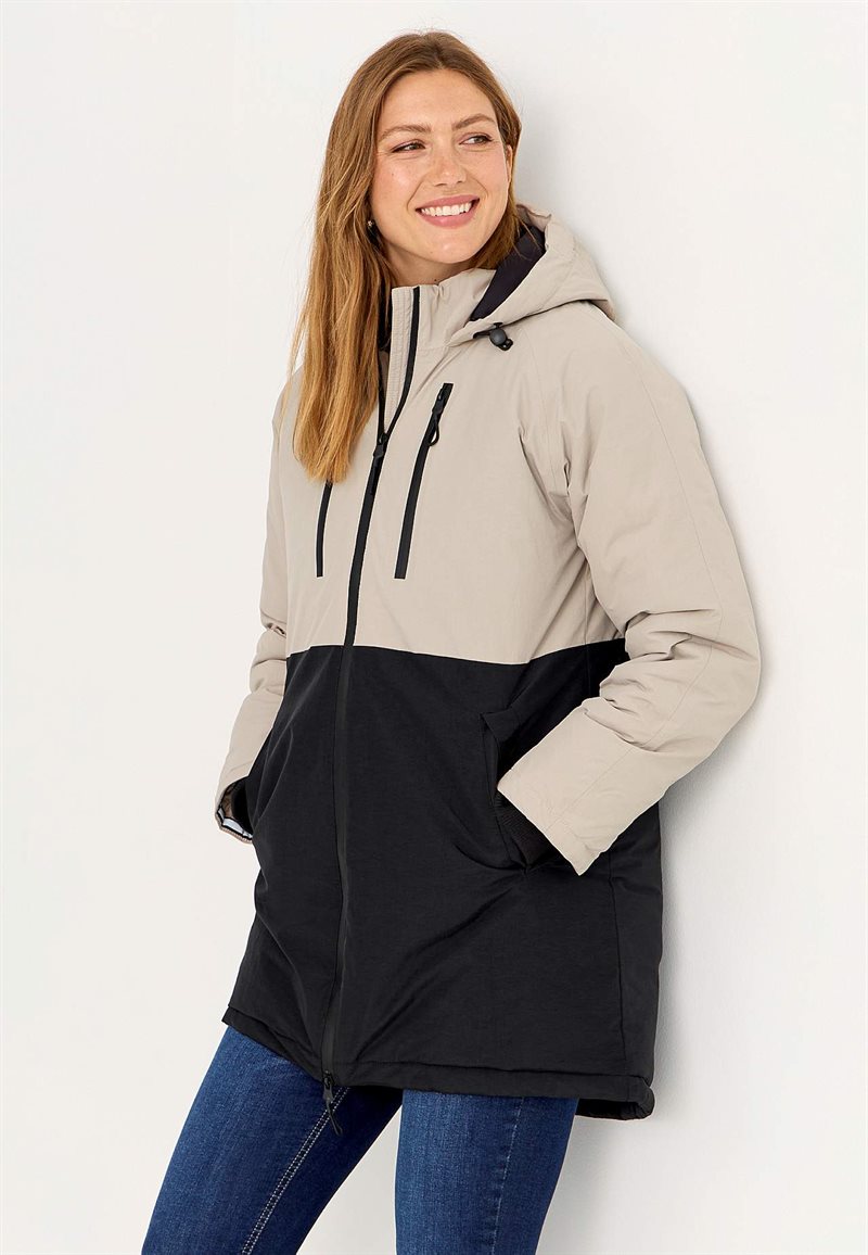 Funktionell, varmfodrad jacka Sara