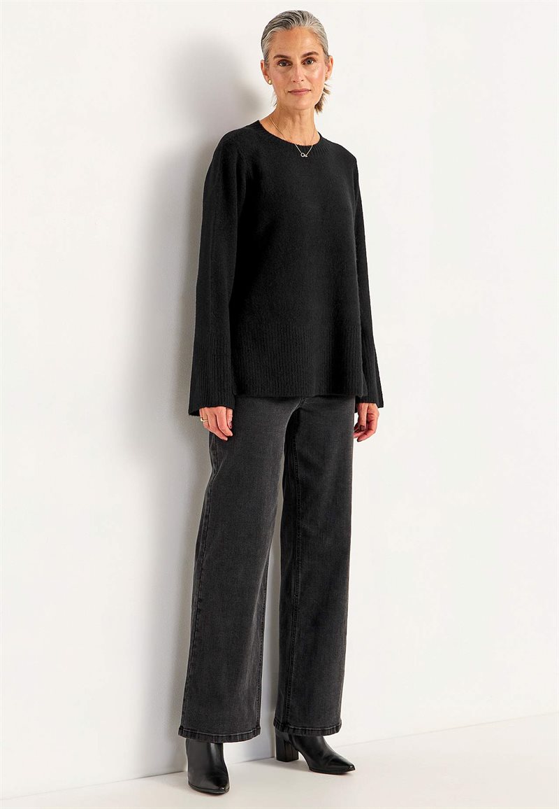 Stickad tröja med slitsar