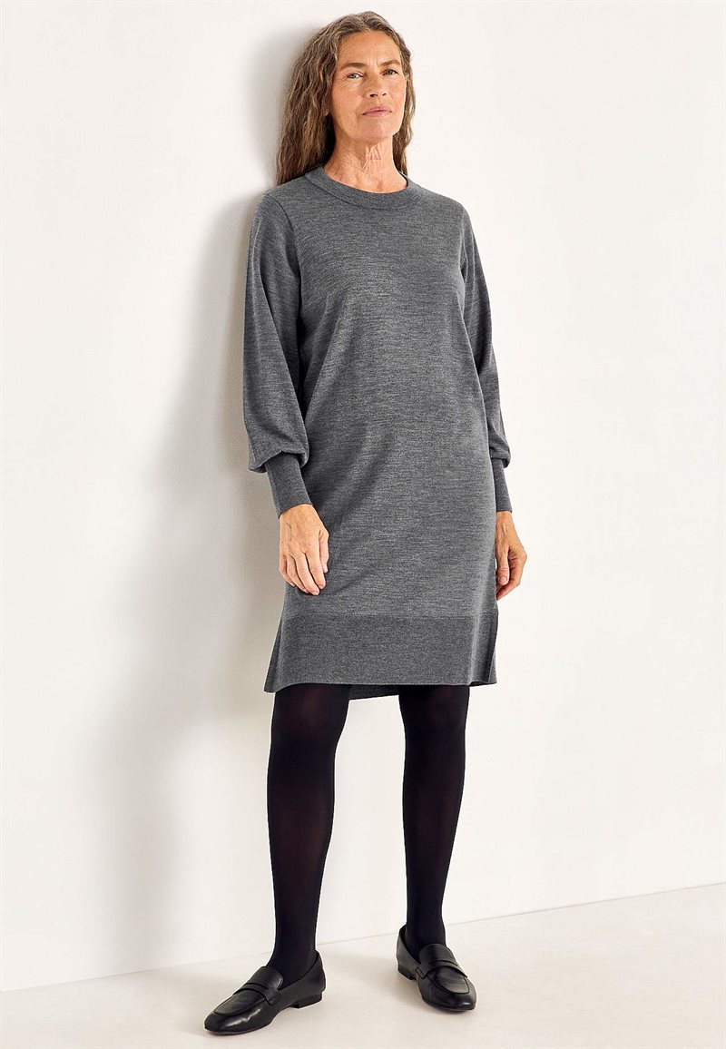 Stickad Premium klänning i merinoull 33306