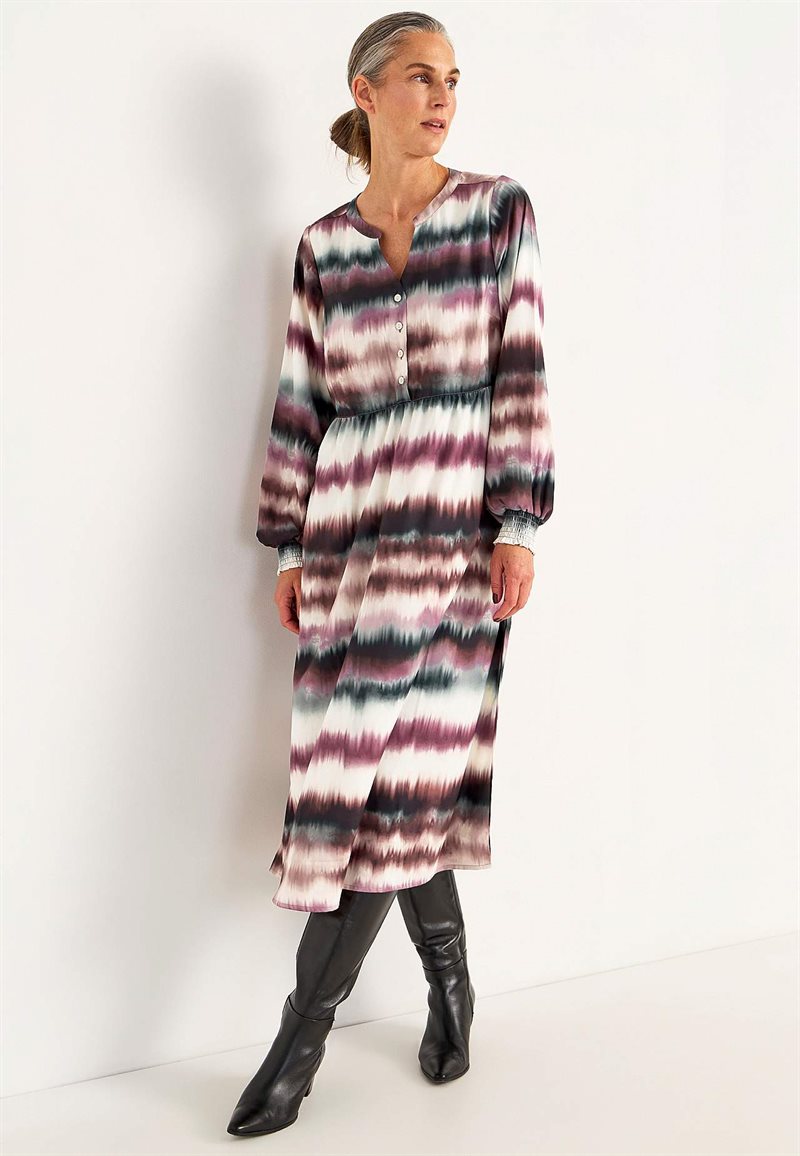 Klänning med puffärmar