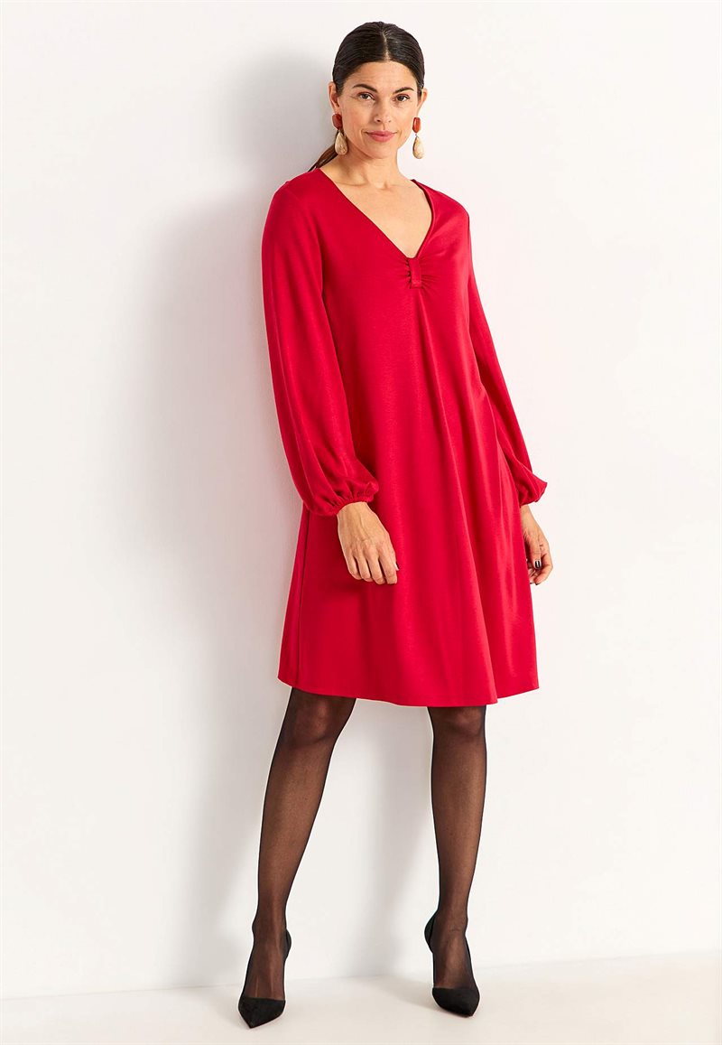 Trikåklänning med rynkdetalj 35109