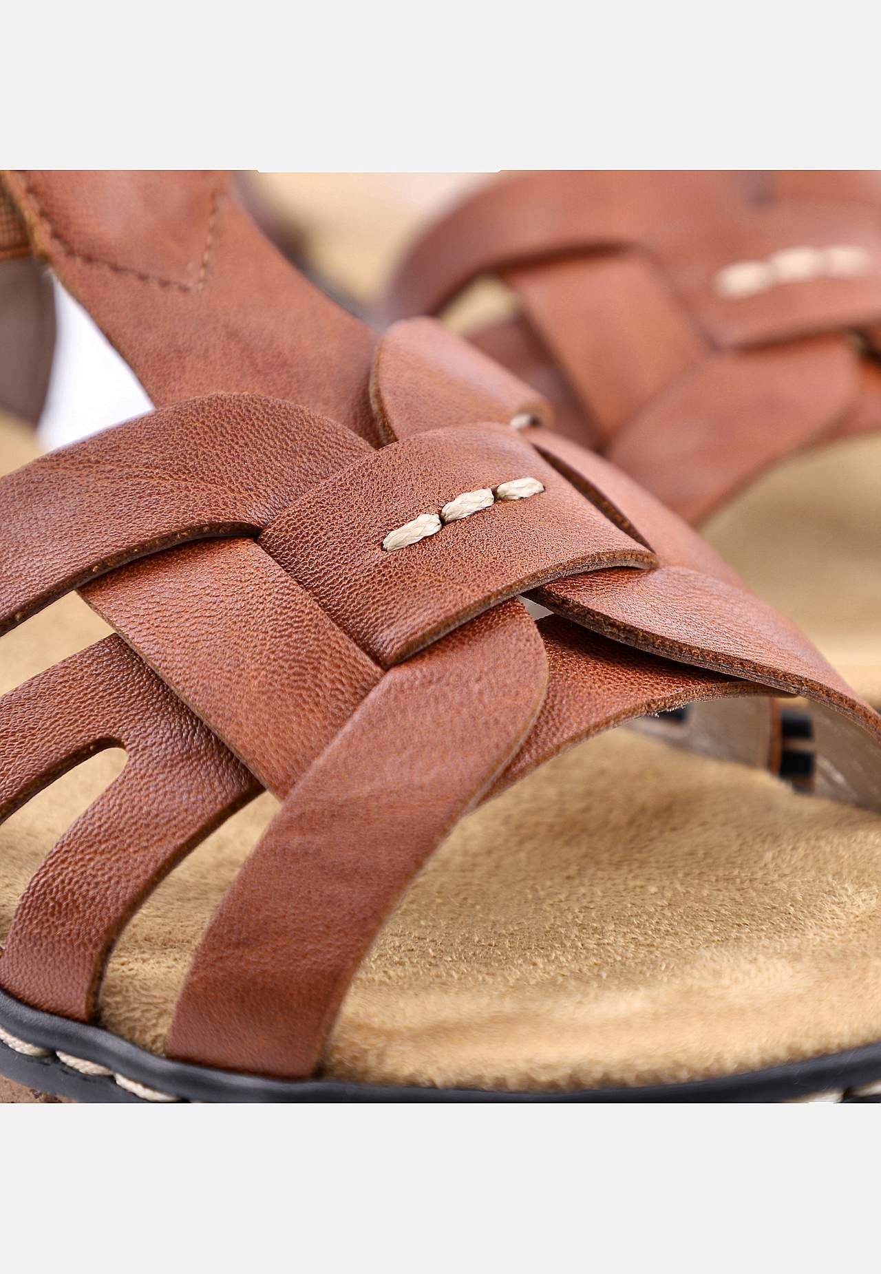 Sandal med kilklack