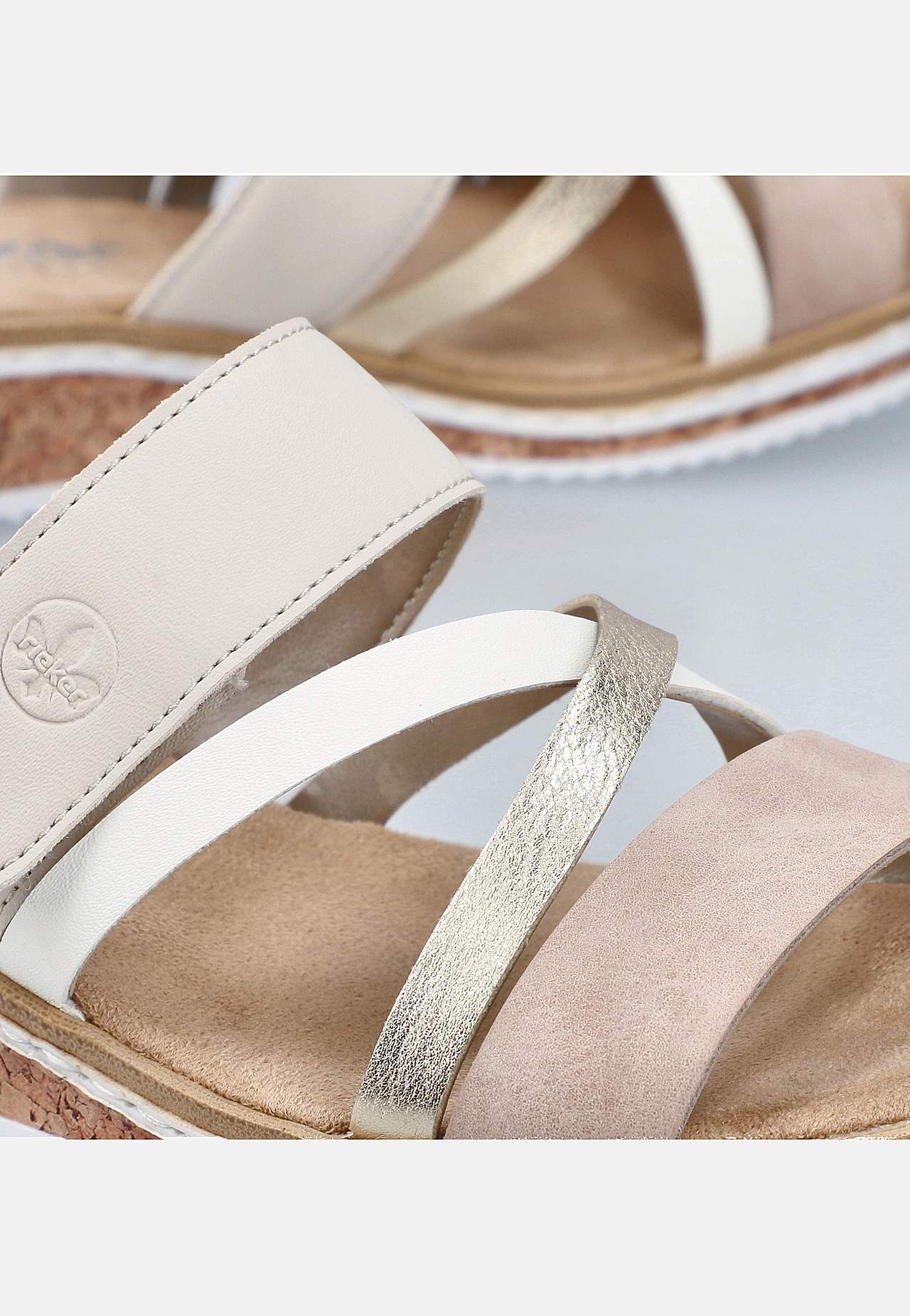 Sandal med dekorativa remmar