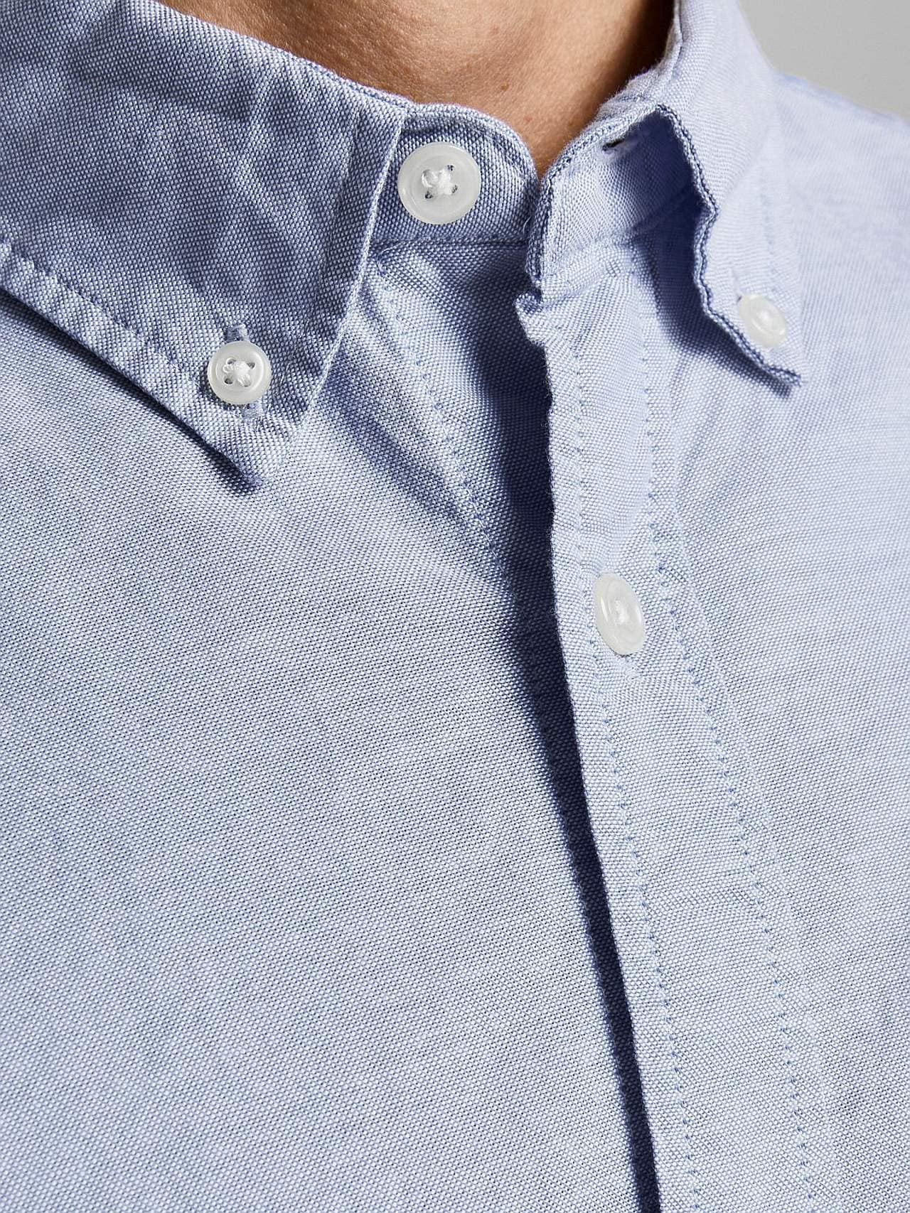 Stilren skjorta med button down-krage