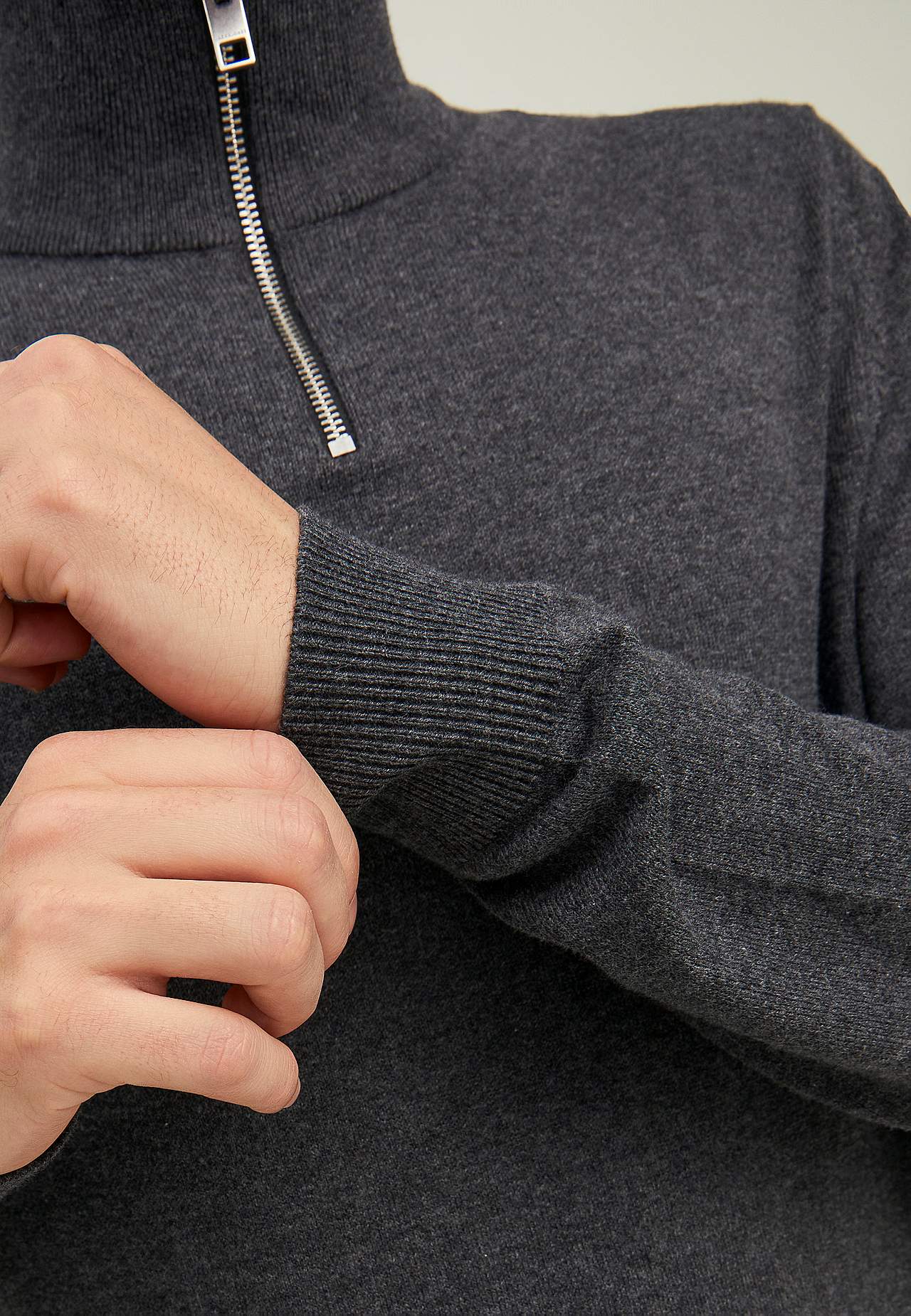 Finstickad tröja med dragkedja