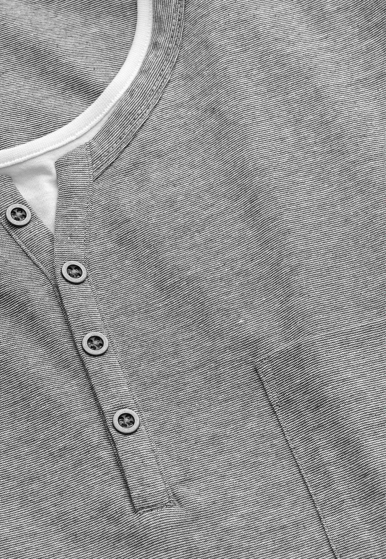 T-shirt med knappslå