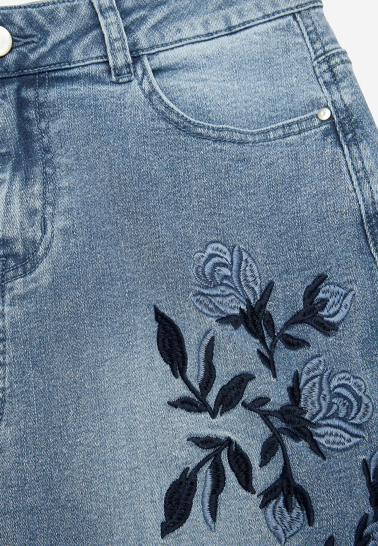 Jeanskjol med broderier