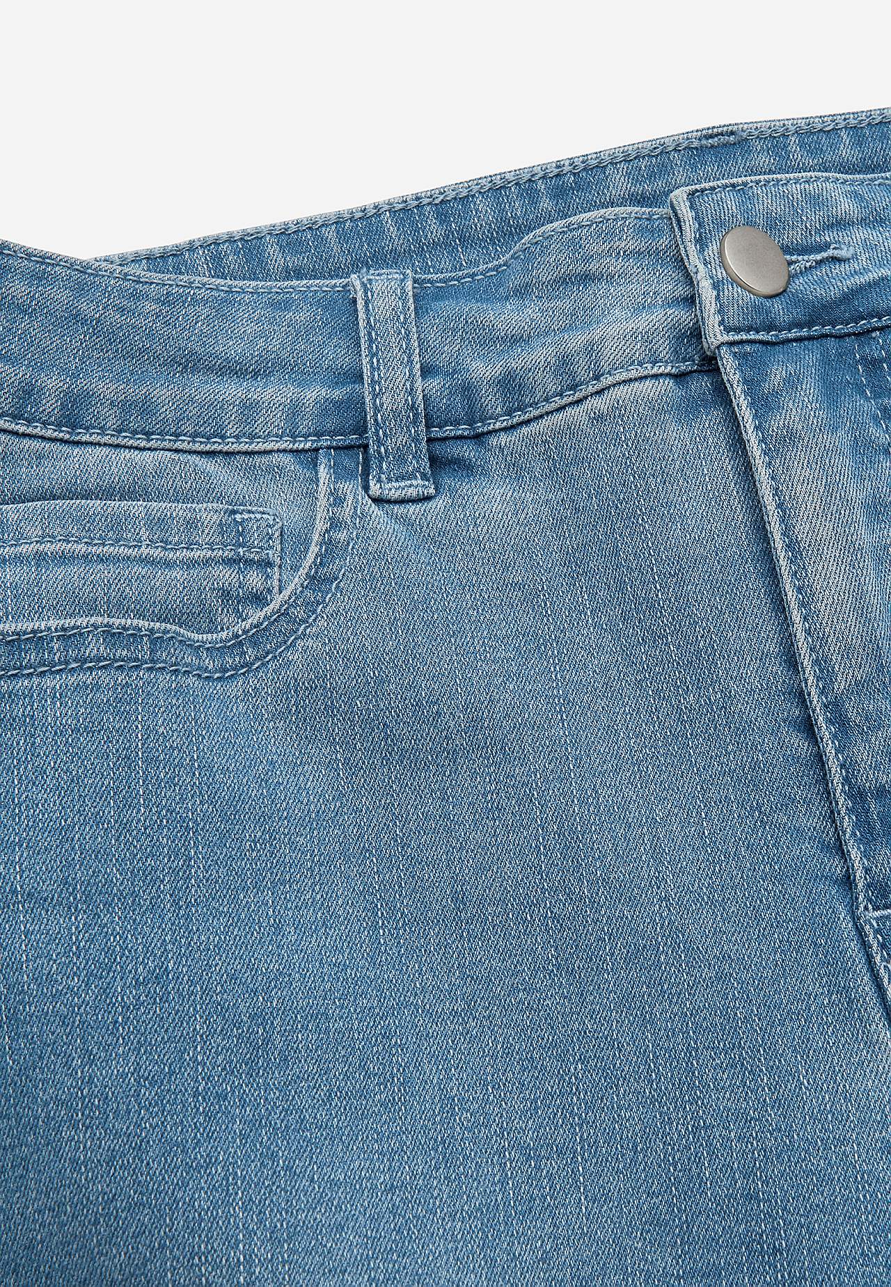 Caprijeans med femficksdesign
