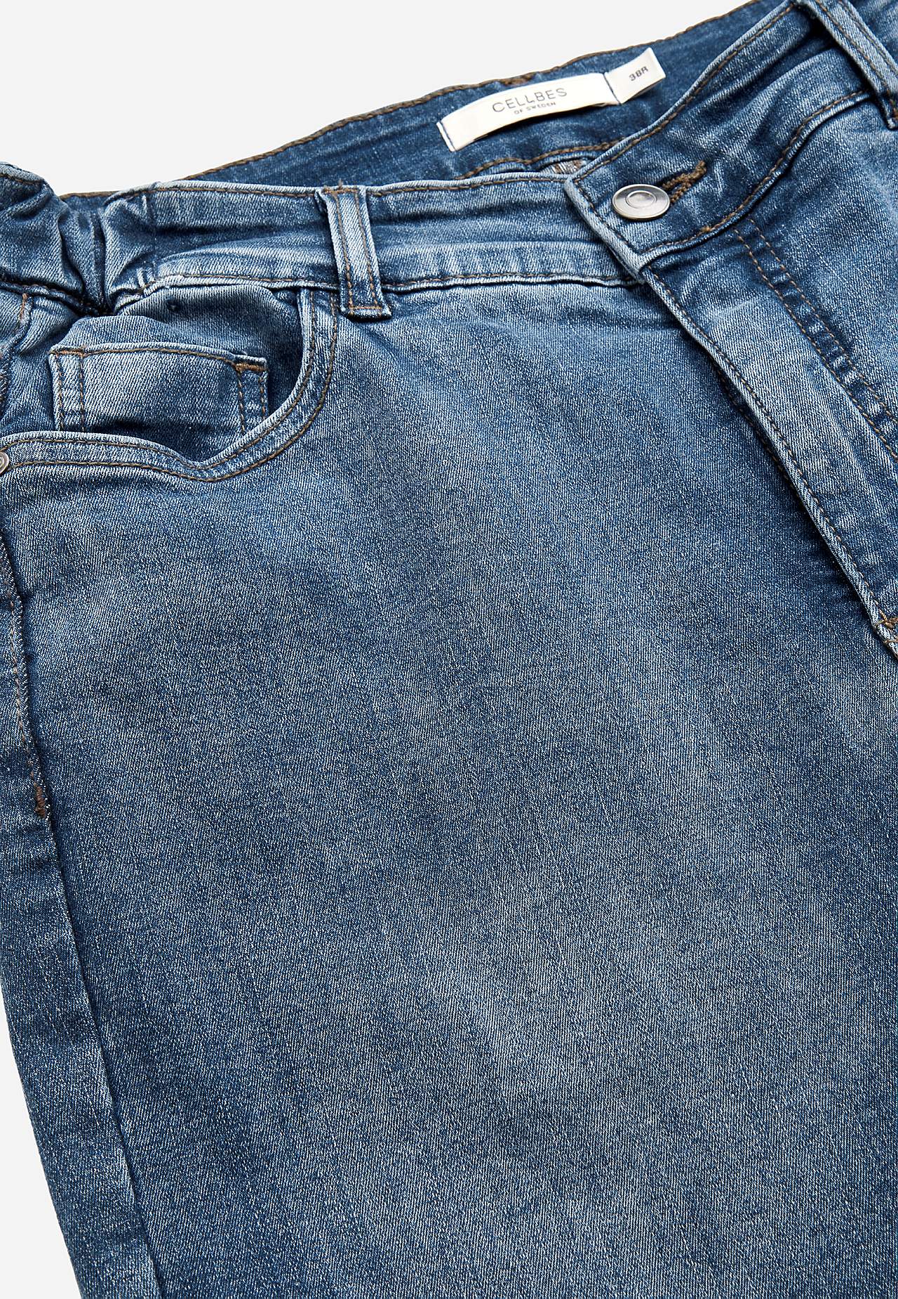 Jeans med resår i sidorna