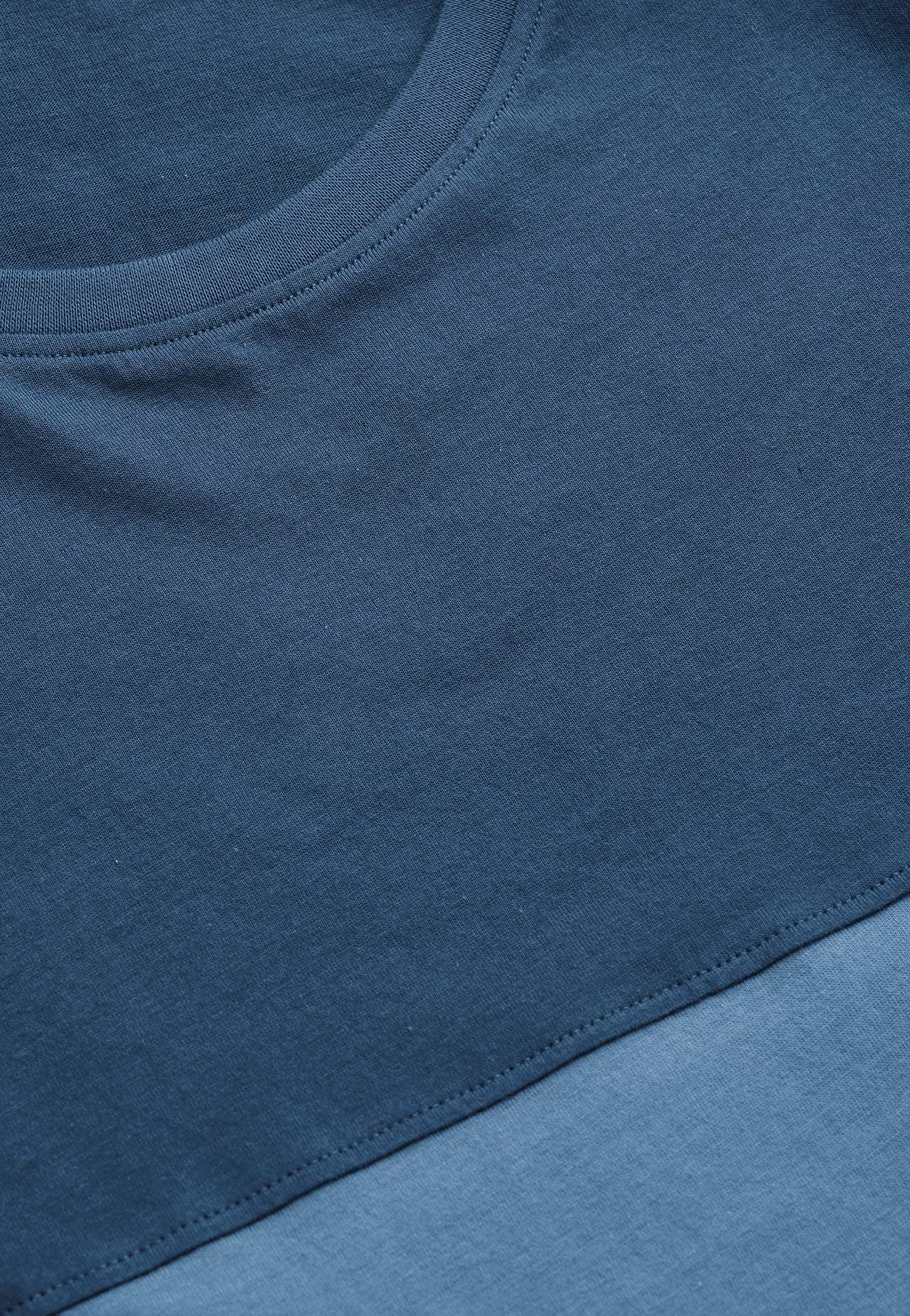 T-shirt med en bred rand