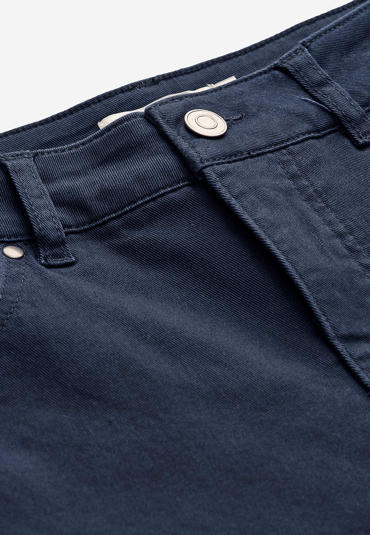 Något smalare ankeljeans