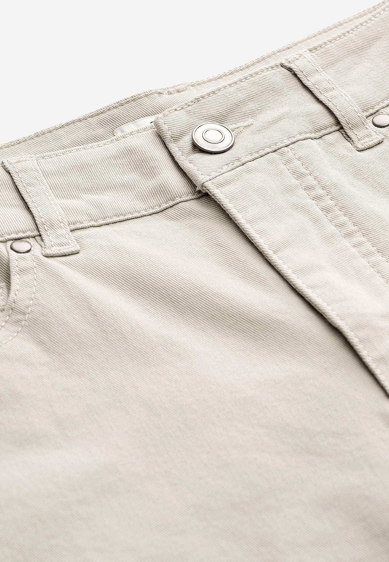 Något smalare ankeljeans