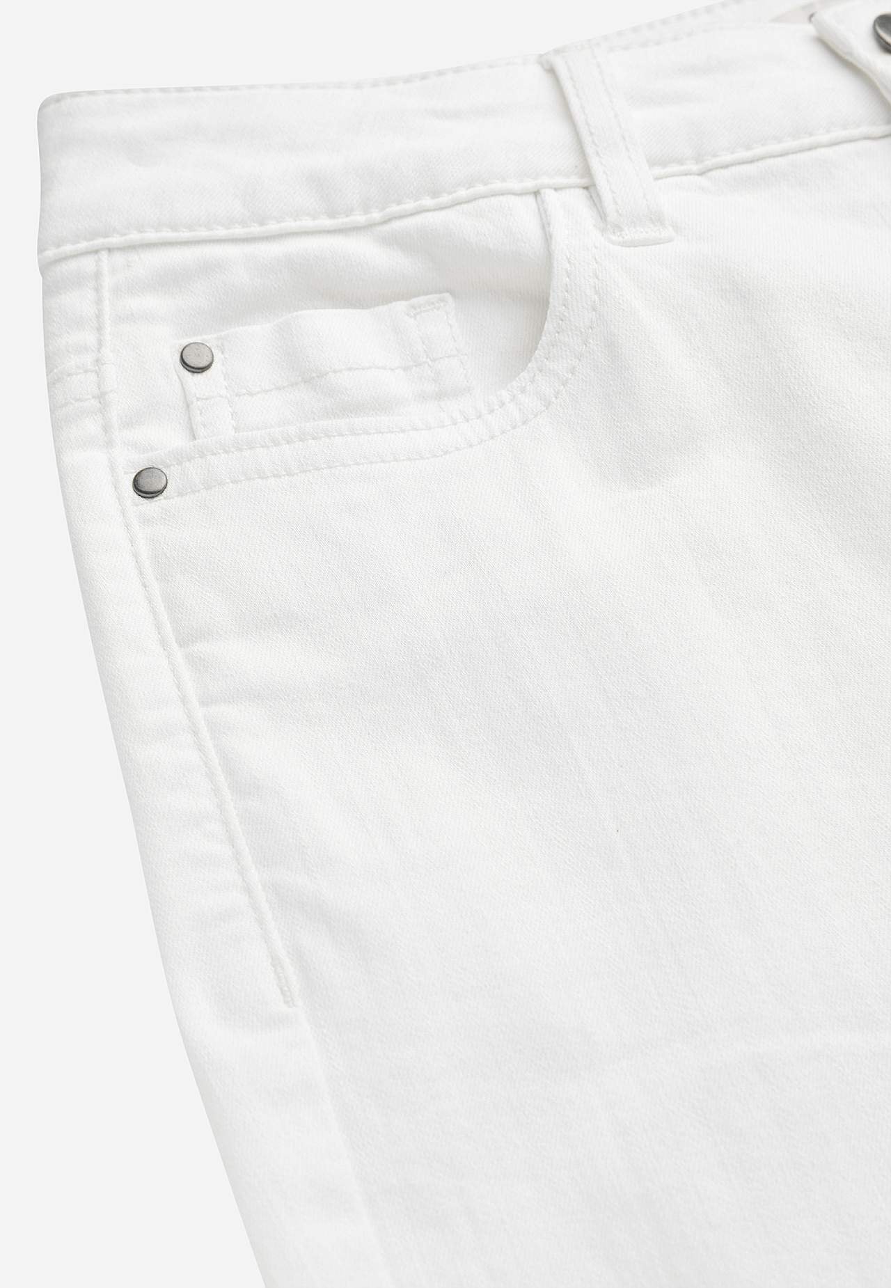 Caprijeans med femficksdesign