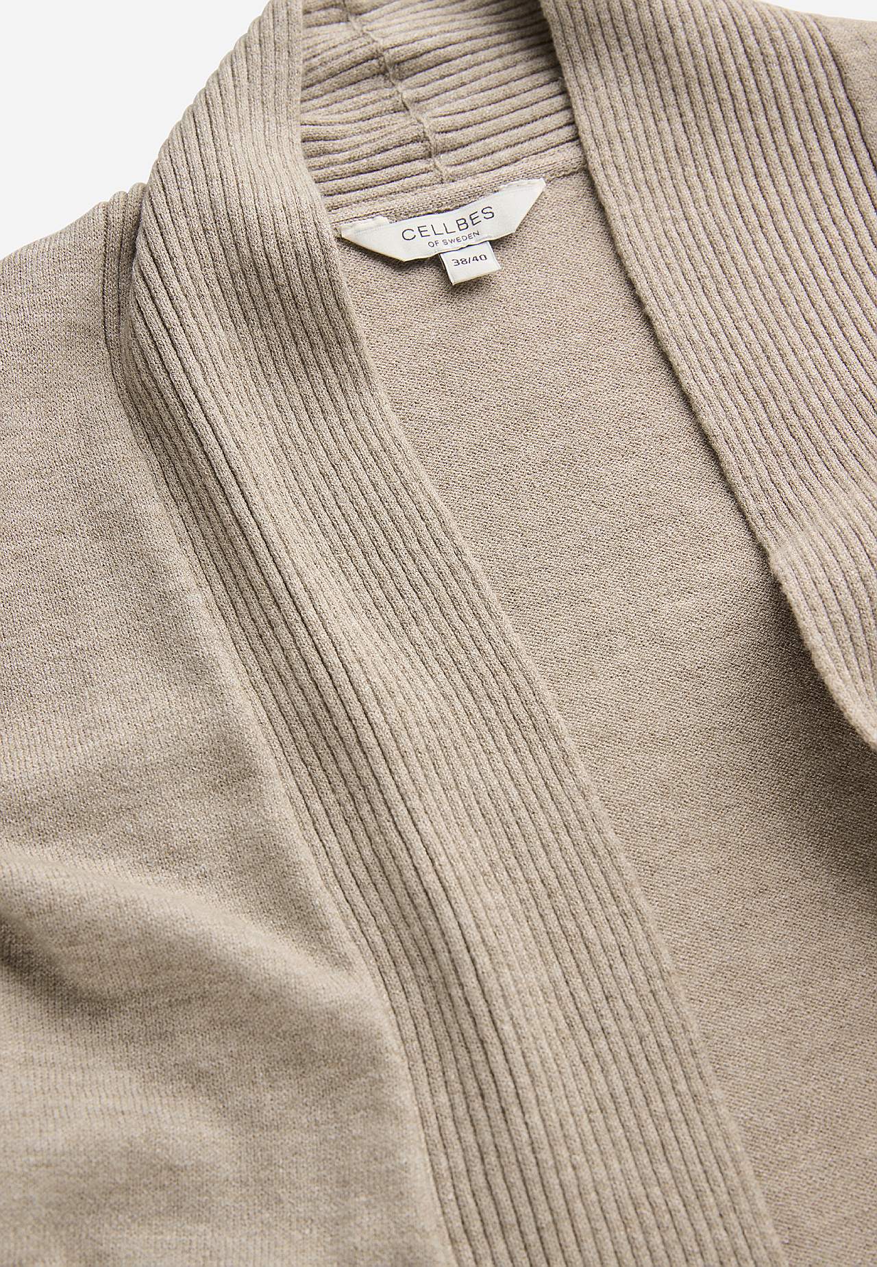 Finstickad cardigan