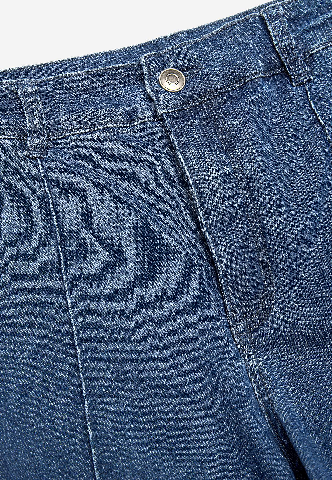 Stretchjeans med sydda pressveck