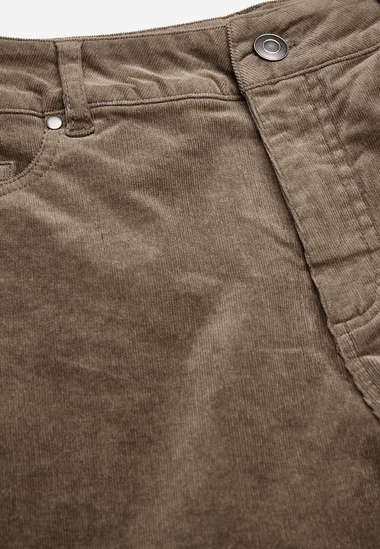 Stretchig manchesterbyxa med raka ben